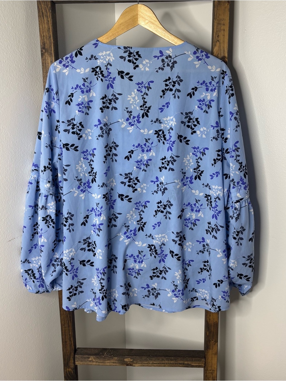 Lane Bryant Blue Floral V-Neck Balloon Sleeve Top Size 14 - Picture 6 of 6